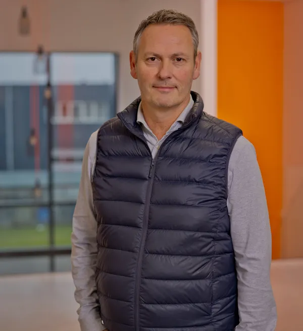 1Y1A6085_bewerkt IB Food Machine Employee